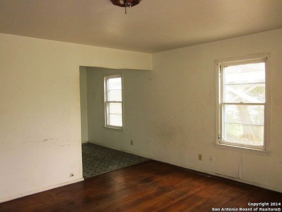 4th image of 1526 W Harding Blvd