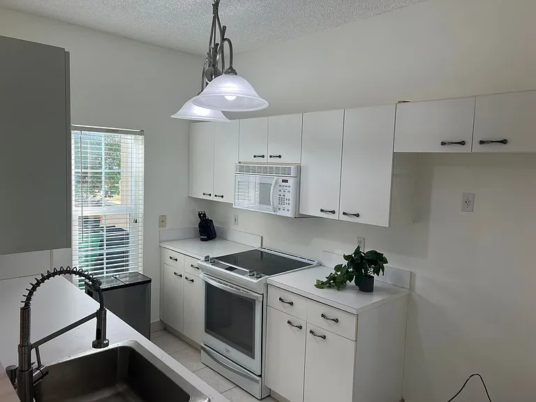 4878 SW 32nd Ter #0 — Photo 1