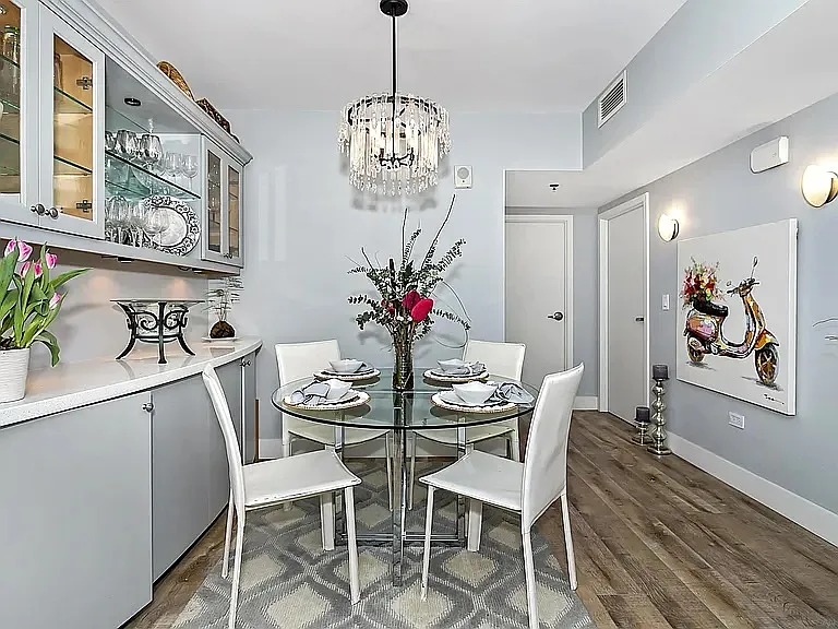 2 bed, 873 sqft, $4,500 — Photo 1