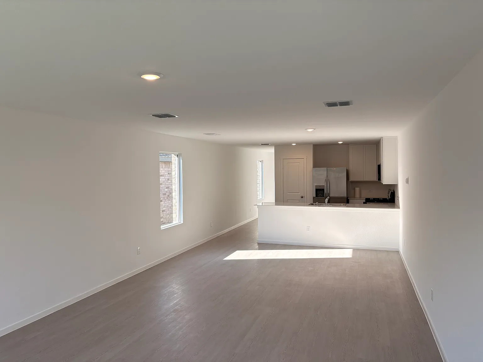4 bed, 1656 sqft, $1,950 — Photo 4