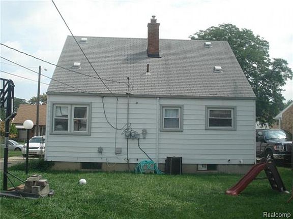 4th image of 7041 Helen St