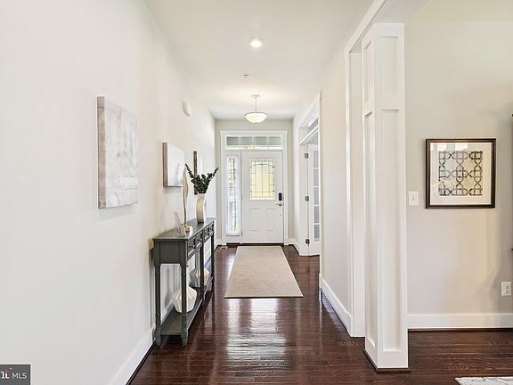 5th image of 8129 Neidert Dr