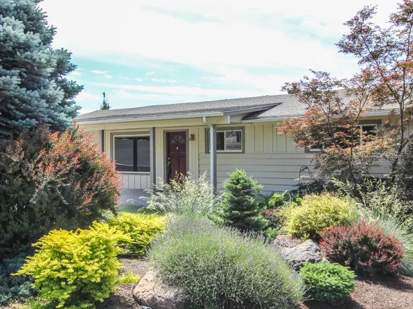 704 W Cherry Ave, Selah, WA 98942