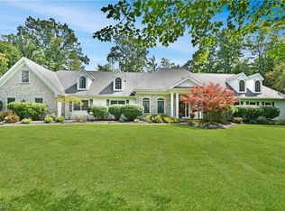 7130 Fox Ledges Ln, Chagrin Falls, OH 44022