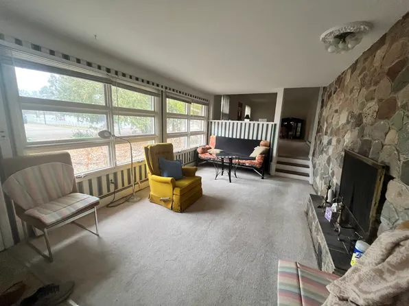 1073 Kelley St, Troy, MI 48083