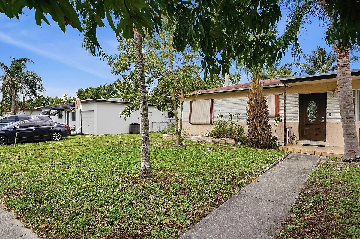 Building Photo - 2130 SW 67th Ave #A