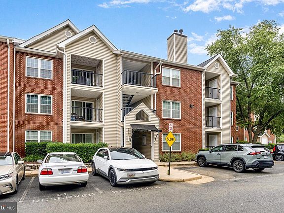 2nd image of 3304 Wyndham Cres #235