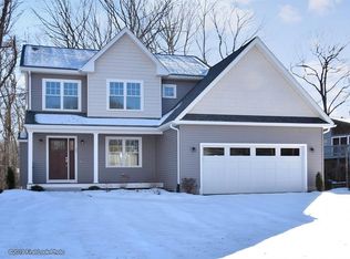 25 Oak Dell Cir, East Greenwich, RI 02818