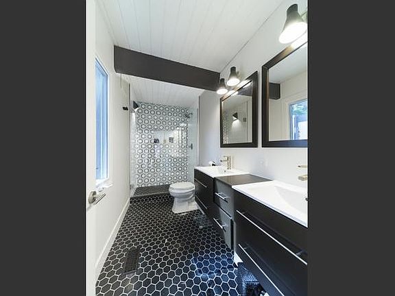 3rd image of 24 Essex Ln