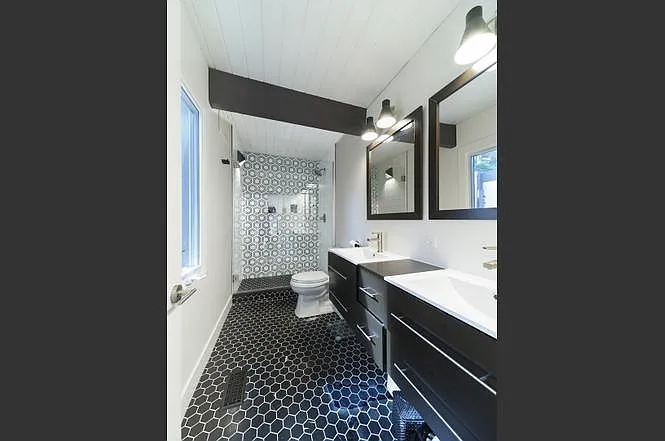 24 Essex Ln — Photo 3