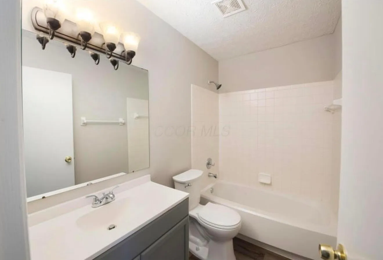 3 bed, 2.0 bath, 1139 sqft, $2,350 — Photo 4