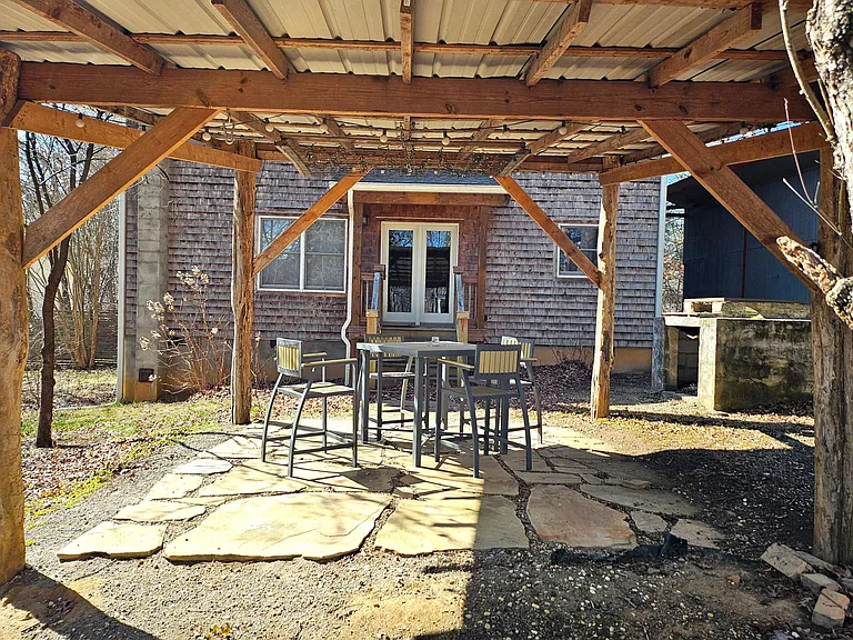 120 W College St — Photo 18