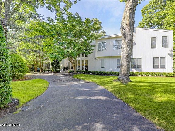 2nd image of 311 Park Avenue