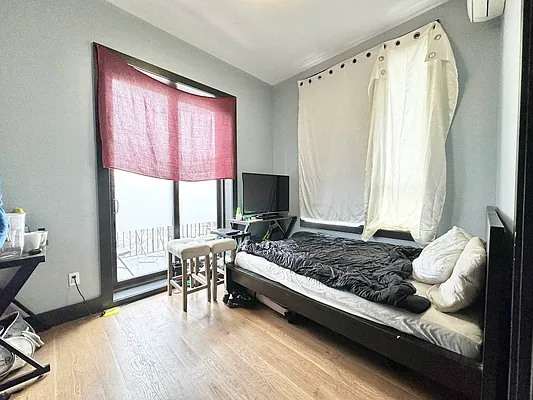 Rented by Pear NYC LLC | media 4