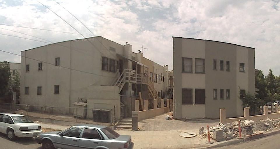 1st image of 215 Columbia Pl