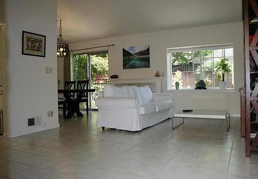 20284 Northglen Sq photo 1