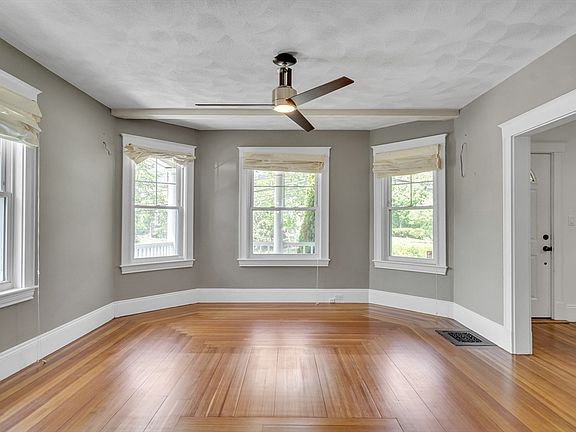 3rd image of 369 Bacon St