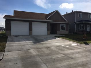 3104 24th St S, Moorhead, MN 56560