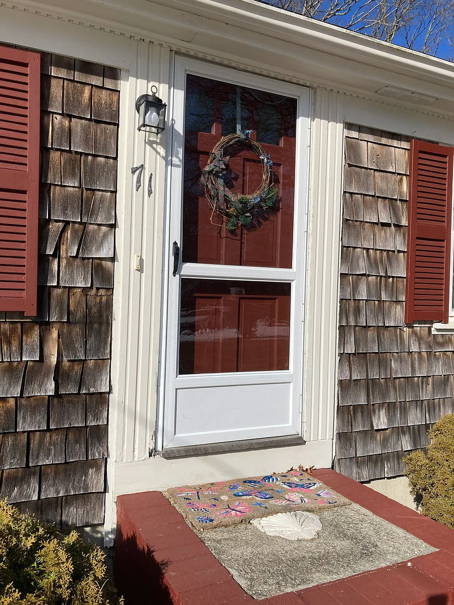 Front entry way. - 71 Canterbury Cir