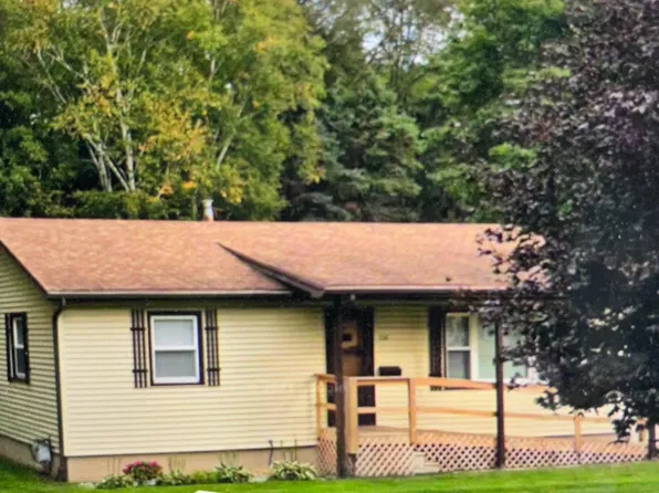 226 N Main St, Kent City, MI 49330