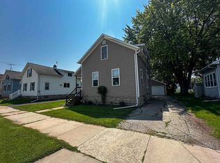 857 W 11th Ave, Oshkosh, WI 54902