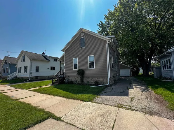857 W 11th Ave, Oshkosh, WI 54902