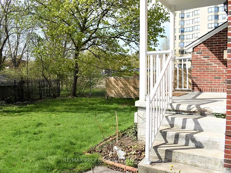 119 Erb St E #A — Photo 11