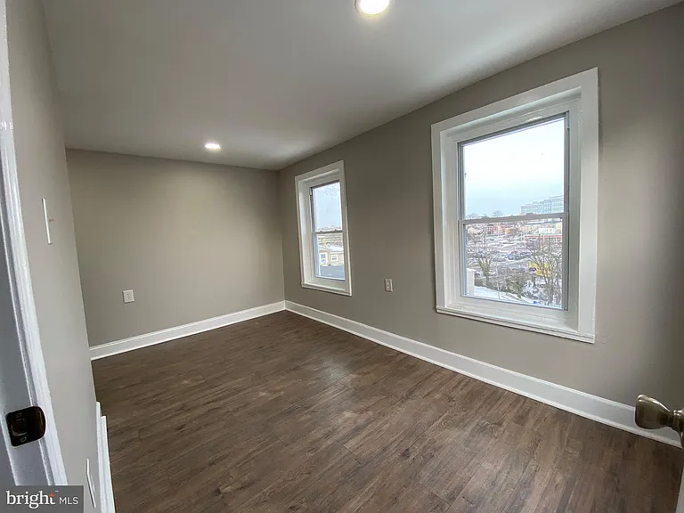 220 Pearl St — Photo 19