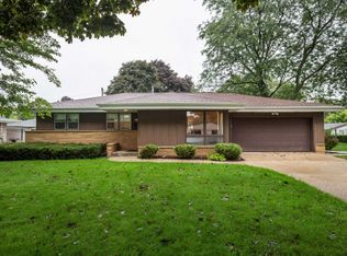 8943 W Palmetto Ct, Milwaukee, WI 53225