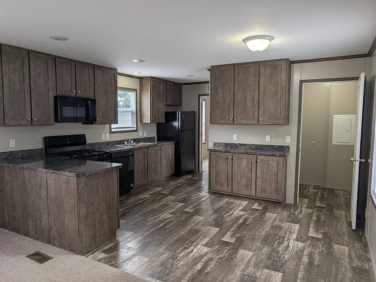 Avon Lakes Estates — Photo 6