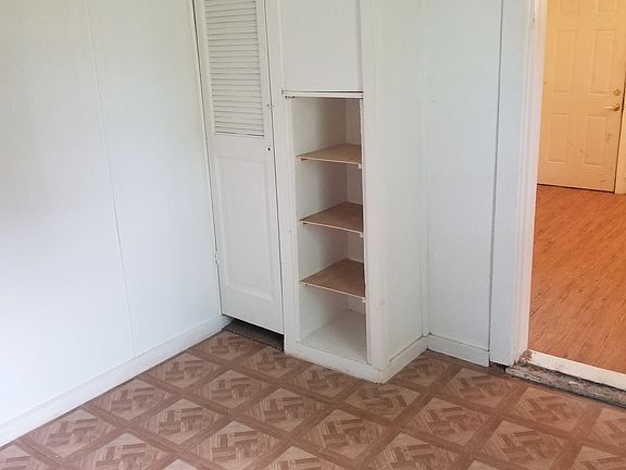 5th image of 404 E Jackson St #B