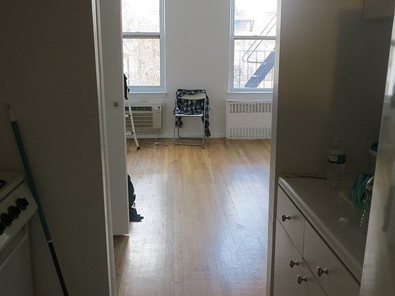 5th image of 323 E 9th St APT 5A
