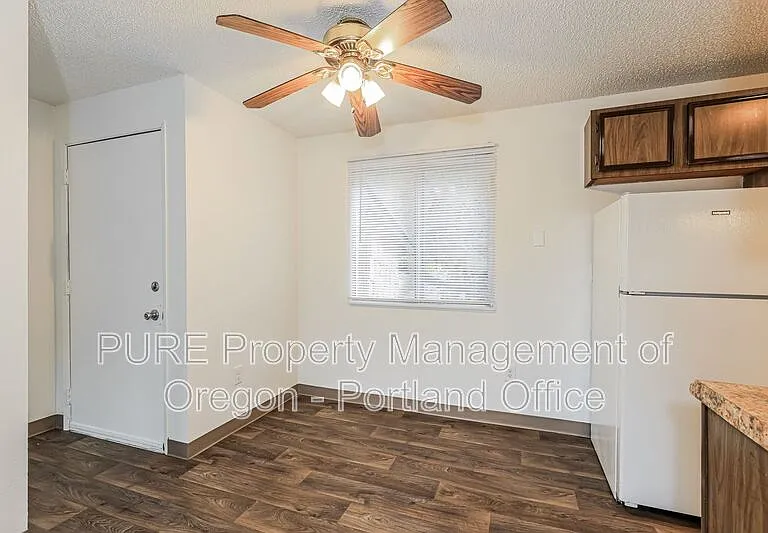 Parkway Garden — Photo 140