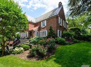 80 Stuart Pl, Manhasset, NY 11030