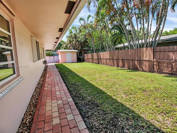 3rd image of 2621 SW 13th Ave