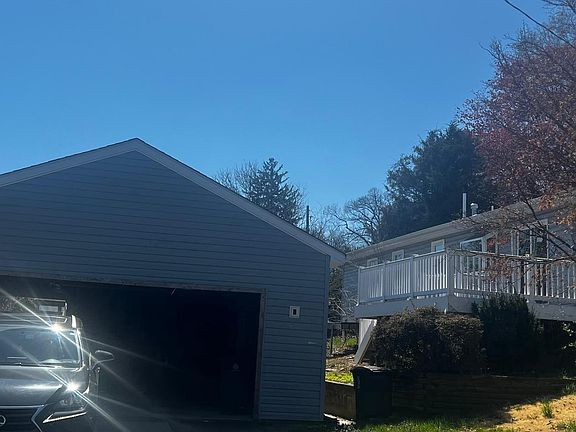 2nd image of 4707 Lexington Ave