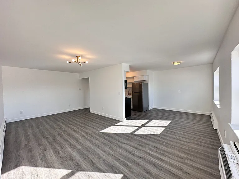 550 Washington Ave #23 — Photo 2