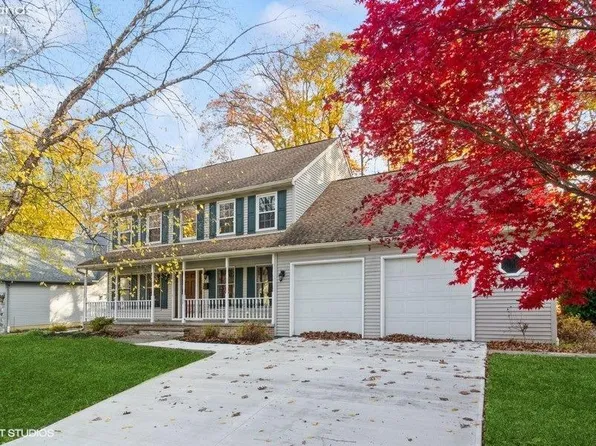 707 Foxwood Dr, Vermilion, OH 44089