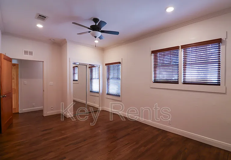 422 N Davis Hwy — Photo 7