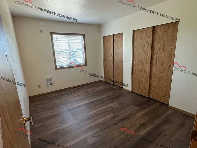 240 NE Washington Ave — Photo 9