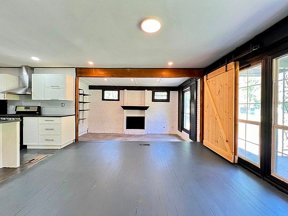 3rd image of 2179 Beech Valley Dr SE