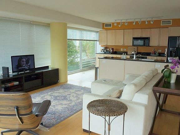 3rd image of 1720 Maple Ave APT 710
