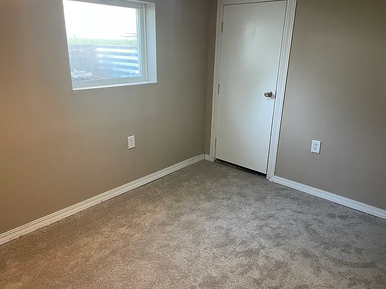 102 S Pearl St — Photo 12