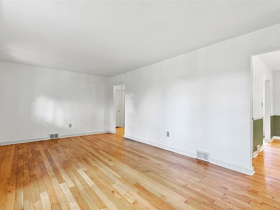 5th image of 3445 Thornwood Dr