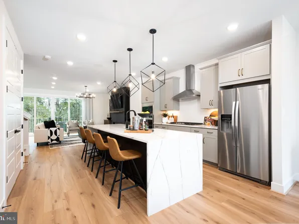 42152 Stone Press Ter, Ashburn, VA 20148