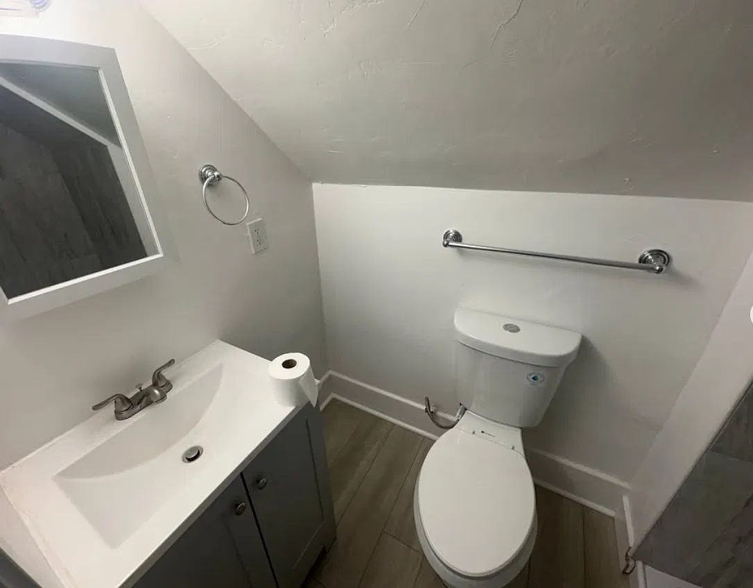 2 bed, $1,049 — Photo 4