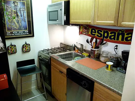 Rented by Perry Associates NYC Inc | media 21