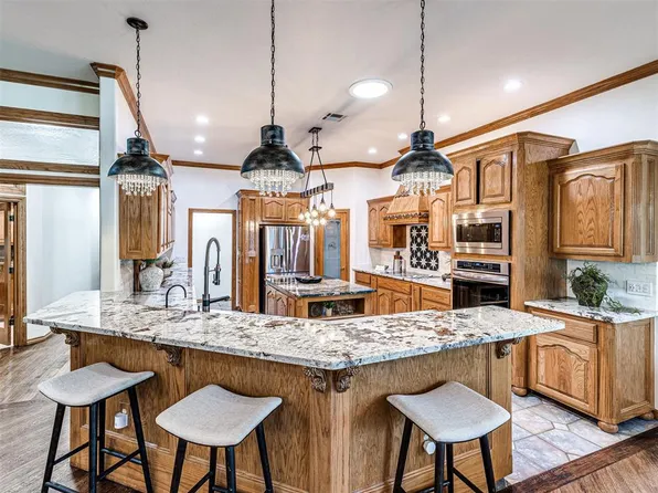 20611 Deer Springs Cir, Edmond, OK 73012