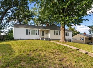 2502 NE 53rd St, Kansas City, MO 64118