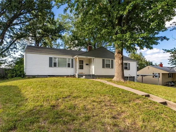 2502 NE 53rd St, Kansas City, MO 64118